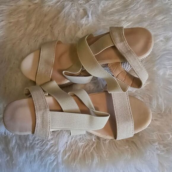 BEIGE PLATFORM WEDGE SANDALS - Picture 5 of 5